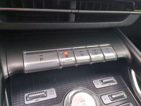 Used 2025 Lincoln Nautilus Reserve w/ Jet Appearance Package image 33