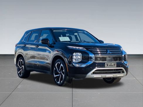 Used 2023 Mitsubishi Outlander SE image 8