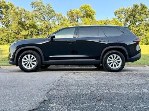 Certified 2025 Toyota Grand Highlander AWD image 3