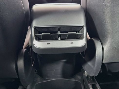 Used 2022 Tesla Model Y Performance AWD/4WD image 25