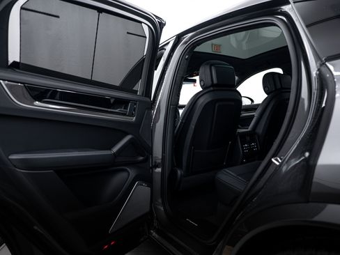 New 2026 Porsche Cayenne Turbo image 23