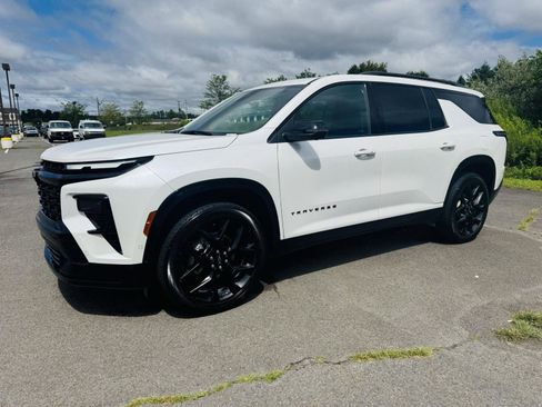 Used 2024 Chevrolet Traverse RS w/ LPO, Floor Liner Package image 3