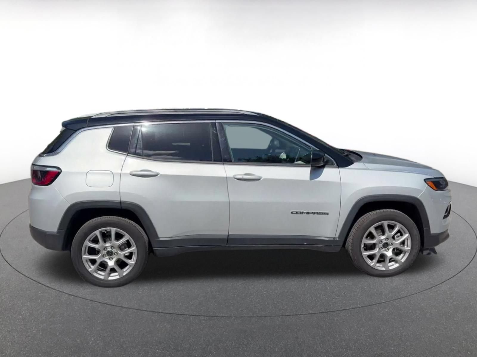 Used 2025 Jeep Compass Limited AWD/4WD image 15