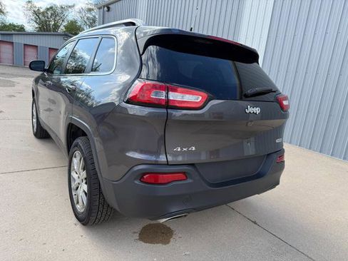 Used 2017 Jeep Cherokee Latitude AWD/4WD image 8