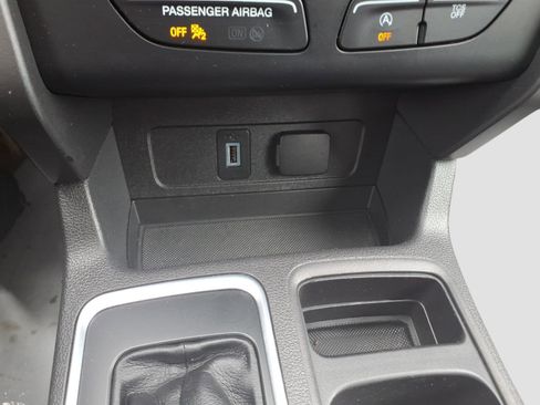 Used 2019 Ford Escape SE image 19