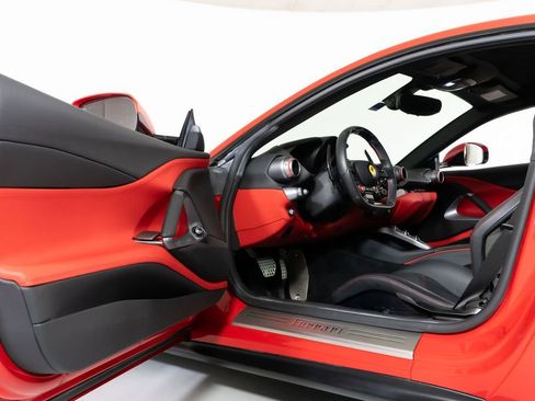 Used 2018 Ferrari 812 Superfast RWD image 23
