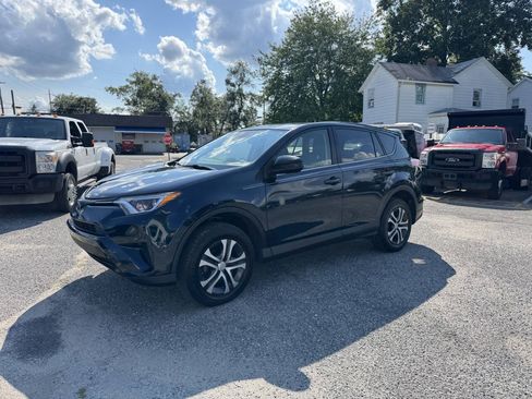 Used 2018 Toyota RAV4 LE w/ All Weather Liner Package AWD/4WD image 19