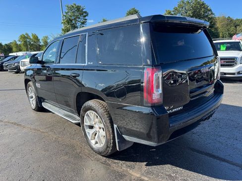 Used 2017 GMC Yukon SLE w/ SLE Value Package AWD/4WD image 3