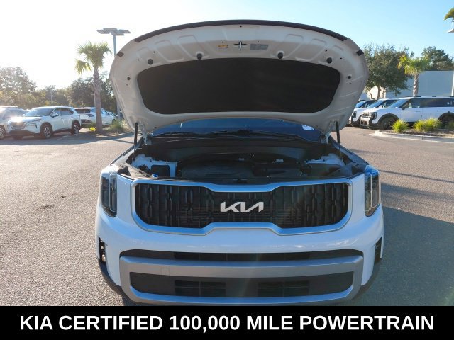 Certified 2024 Kia Telluride LX FWD image 9