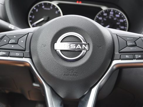 Used 2025 Nissan Sentra SV FWD image 10