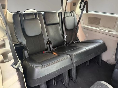 Used 2019 Dodge Grand Caravan SXT FWD image 25