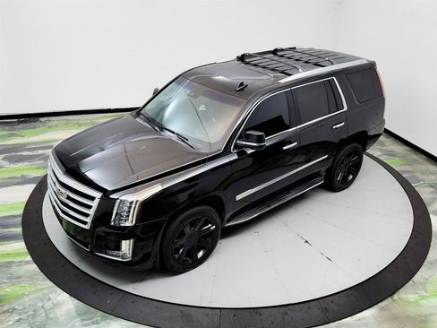 Used 2019 Cadillac Escalade Luxury AWD/4WD image 31