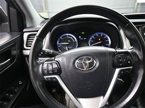 Used 2019 Toyota Highlander XLE image 8