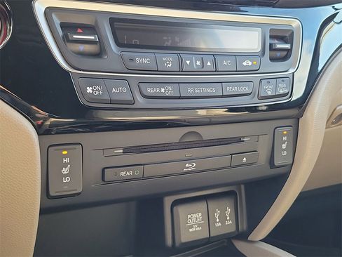 Used 2016 Honda Pilot Touring image 33