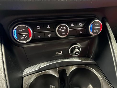 Used 2024 Alfa Romeo Stelvio Veloce AWD/4WD image 27