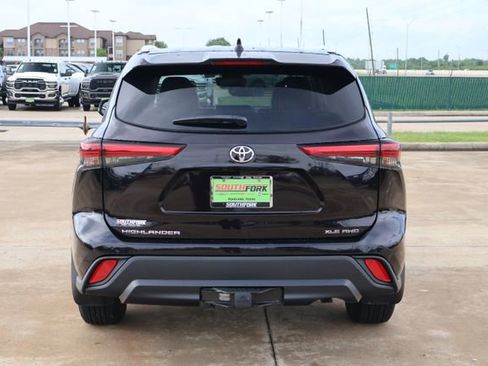 Used 2022 Toyota Highlander XLE image 5