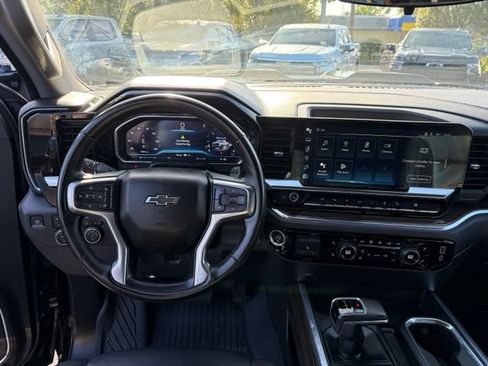 Used 2024 Chevrolet Silverado 1500 LT Trail Boss w/ LT Trail Boss Premium Package AWD/4WD image 17