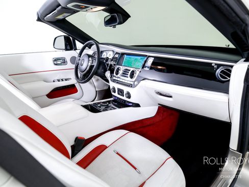 Used 2017 Rolls-Royce Dawn RWD image 25