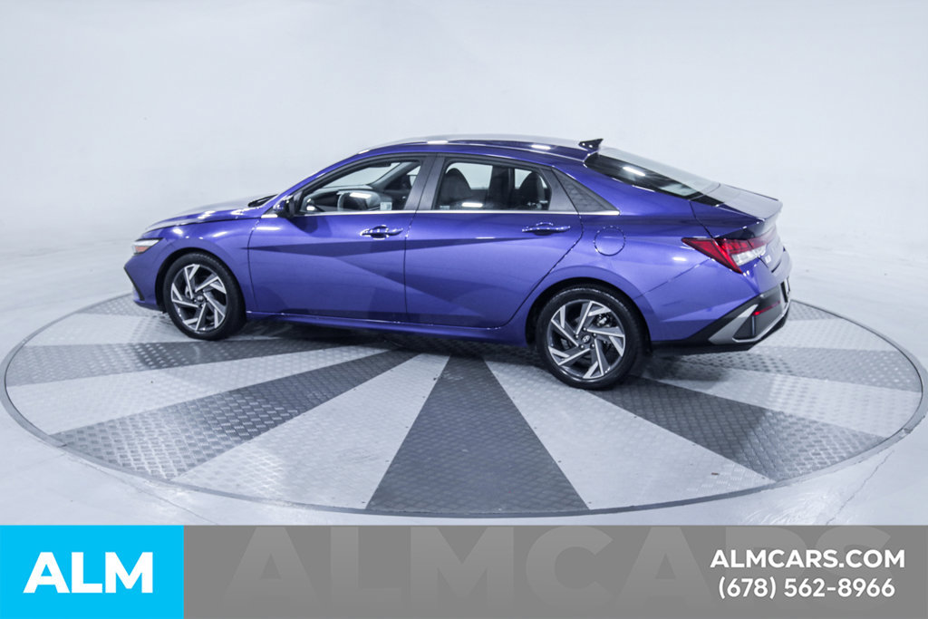 Used 2025 Hyundai Elantra SEL FWD image 5