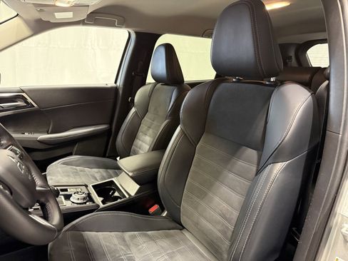 Used 2024 Mitsubishi Outlander SE image 22