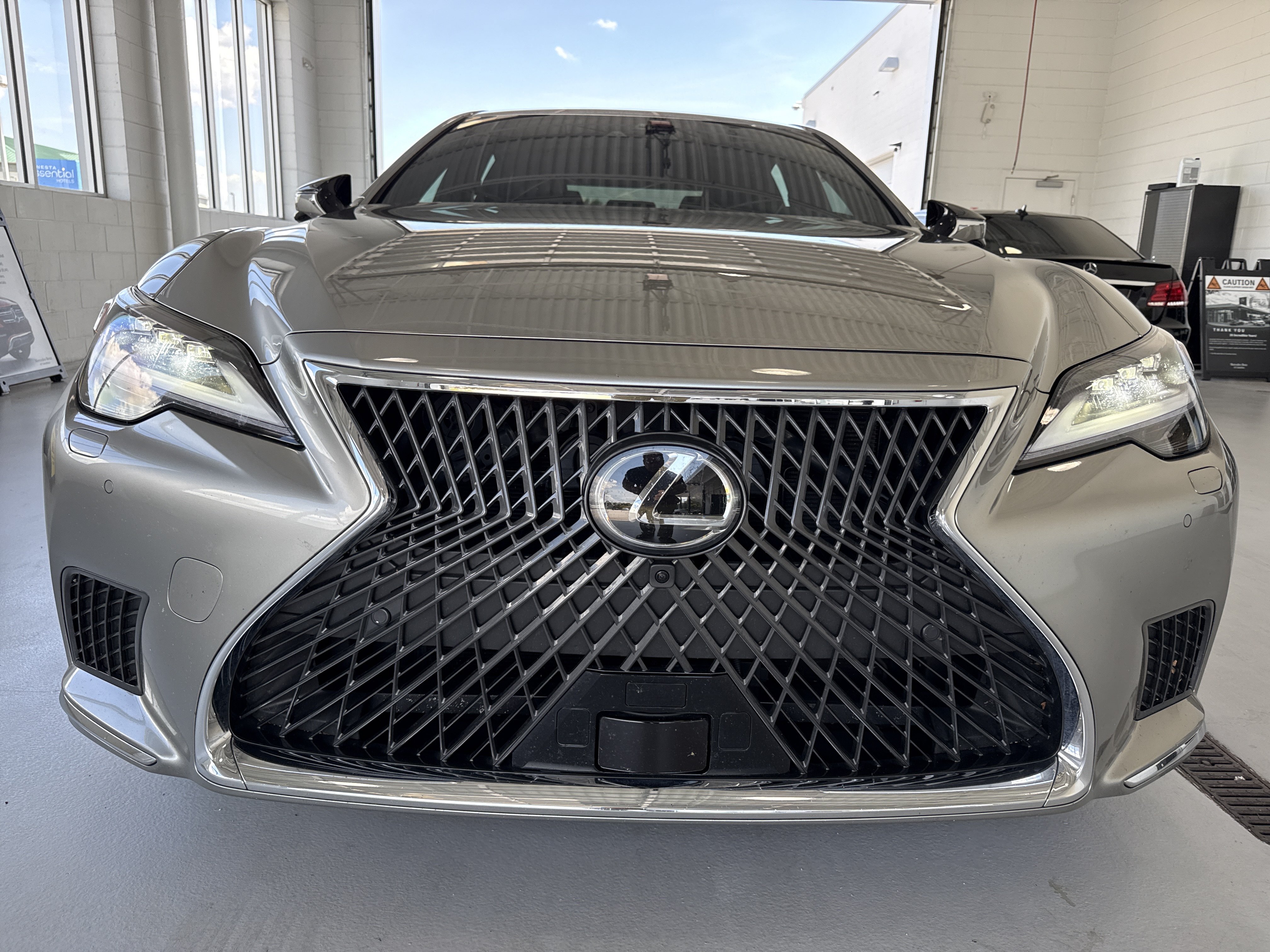 Used 2023 Lexus LS 500h AWD w/ Luxury Package image 16