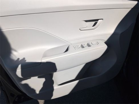 Used 2024 Hyundai Kona SEL image 15