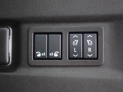 Used 2024 Chevrolet Suburban High Country image 23