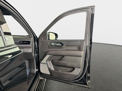 Used 2026 GMC Yukon AT4 Ultimate w/ LPO, Floor Liner Package AWD/4WD image 23