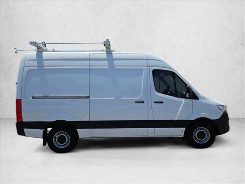 Used 2022 Mercedes-Benz Sprinter 2500 image 4