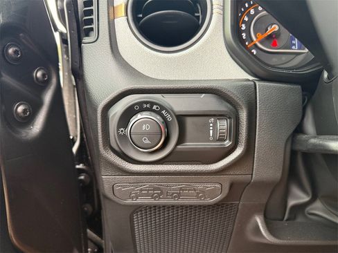 New 2025 Jeep Gladiator Sport image 16