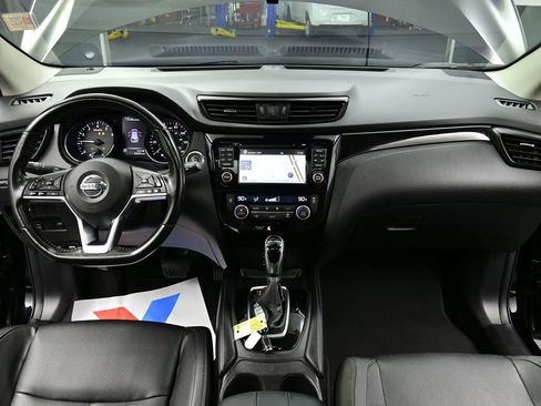 Used 2018 Nissan Rogue Sport SL w/ SL Premium Package image 2