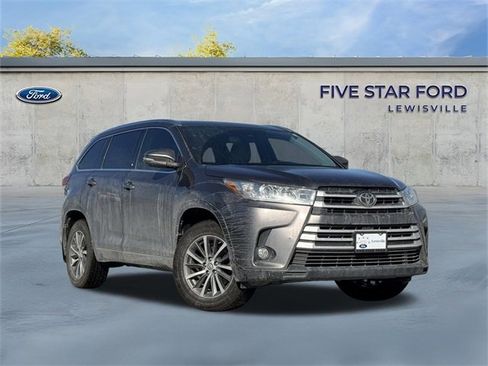 Used 2019 Toyota Highlander XLE image 1