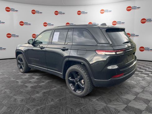 Used 2023 Jeep Grand Cherokee Limited w/ Luxury Tech Group II AWD/4WD image 15