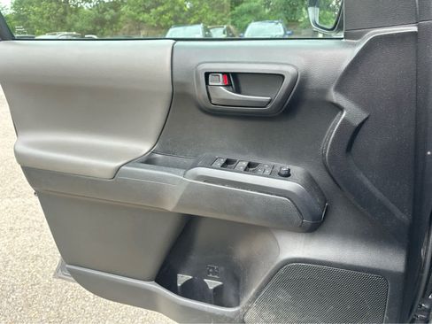Used 2022 Toyota Tacoma SR AWD/4WD image 16