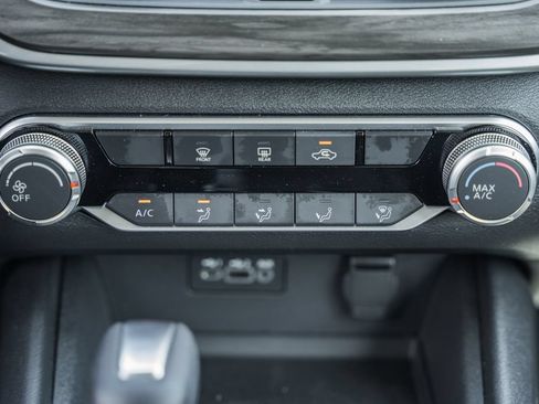 Used 2025 Nissan Altima 2.5 SV FWD image 18
