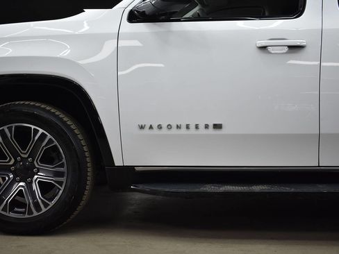 Used 2024 Jeep Wagoneer Series II w/ Flexible Seating Group image 7