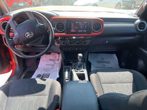 Used 2016 Toyota Tacoma TRD Off-Road w/ Premium & Technology Package AWD/4WD image 11