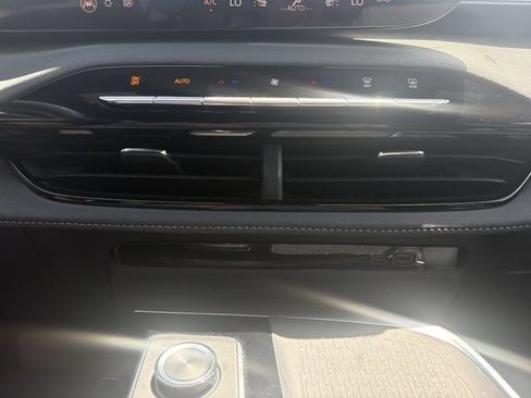 Used 2025 Buick Enclave Preferred AWD/4WD image 30