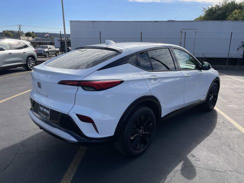 Used 2025 Buick Envista Sport Touring image 5