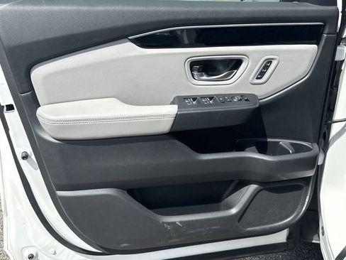 Used 2025 Honda Pilot EX-L image 10