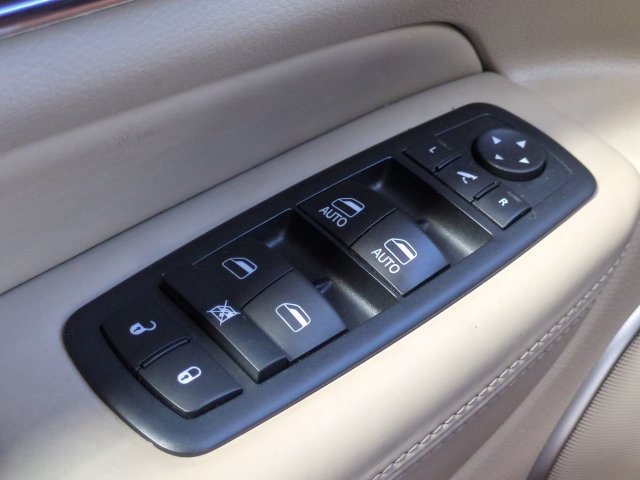 Used 2017 Jeep Grand Cherokee Overland w/ Jeep Active Safety Group AWD/4WD image 25