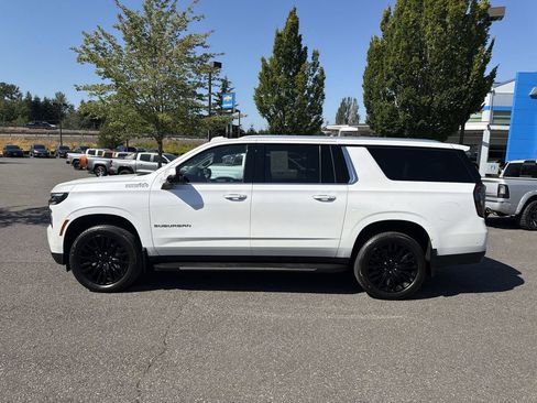Used 2025 Chevrolet Suburban High Country w/ Sun And Tow Package AWD/4WD image 6