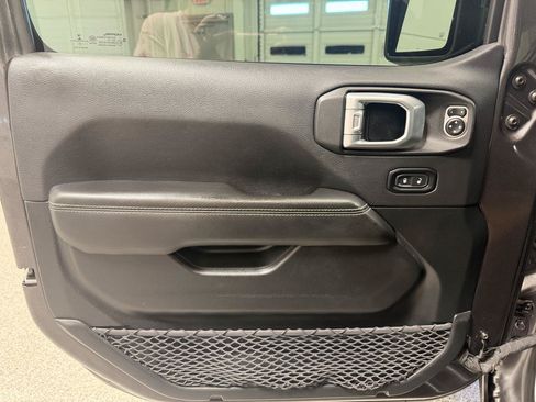 Used 2020 Jeep Wrangler Unlimited Sahara AWD/4WD image 11