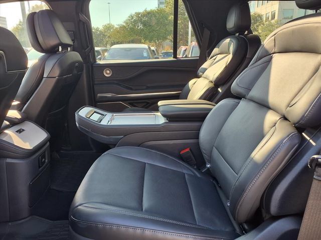 New 2025 Lincoln Navigator Reserve w/ Jet Appearance Package AWD/4WD image 8