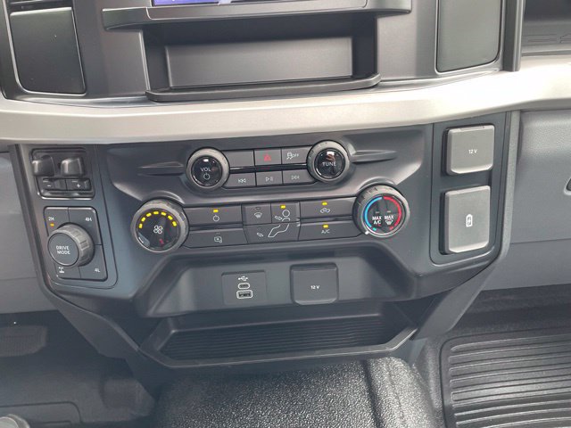 New 2026 Ford F250 XL w/ XL Chrome Package AWD/4WD image 17