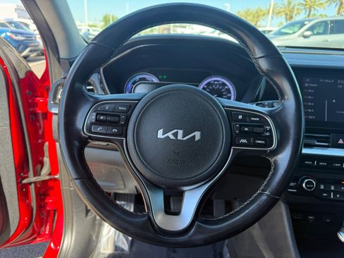 Used 2022 Kia Niro LXS FWD image 12