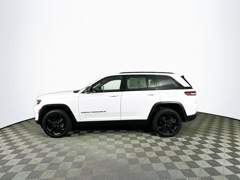 Certified 2023 Jeep Grand Cherokee Altitude image 7