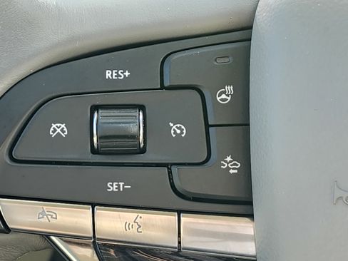 Used 2023 Cadillac XT6 Premium Luxury image 39