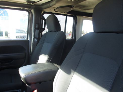 Used 2022 Jeep Wrangler Unlimited Sport image 34