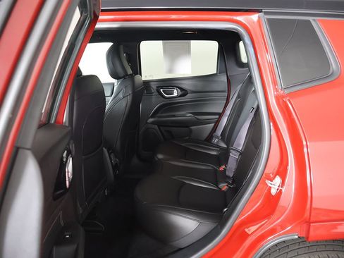 Used 2024 Jeep Compass Limited w/ High Altitude Package AWD/4WD image 33